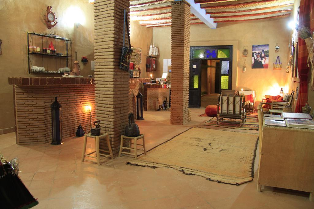 Maison D'Hotes La Tour De Toile 타라우단트 외부 사진